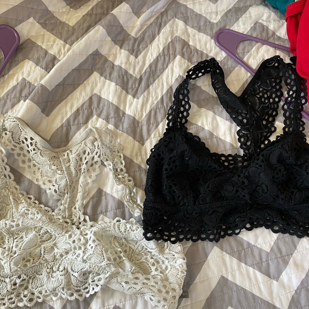 2 american eagle bralette